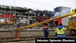 Знищений російським ударом залізничний вокзал у Фастові на Київщині, 6 грудня 2025 року