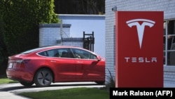 Tesla a investit 1,5 miliarde de dolari în bitcoini 