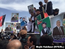 Dostum's supporters held a protest rally in Mazar-e Sharif on March 22