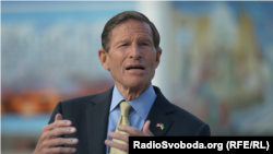 «І відповідь Сенату США буде чіткою і однозначною. 500% мита на всіх, хто купує (російську – ред.) нафту, газ чи нафтопродукти», – Річард Блюменталь