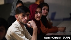 وضع محدودیت ها از سوی طالبان منجر شده است که دختران نتوانند در نهاد های تحصیلات عالی خصوصی و دولتی حضور داشته باشند