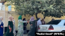 Занони ин деҳаи ором сахт тарсидаанд. 