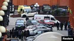 Силовики працюють на місці вибуху в житловому будинку в Москві, Росія, 3 лютого 2025 року 