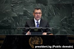 Қырғызстан президенті Садыр Жапаров БҰҰ Бас Ассамблеясының 80-сессиясында сөйлеп тұр. Нью-Йорк, 23 қыркүйек, 2025 жыл