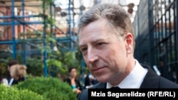 Курт Волкер прибув із незапланованим візитом в Україну