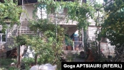 დამწვარი სახლი დვანში