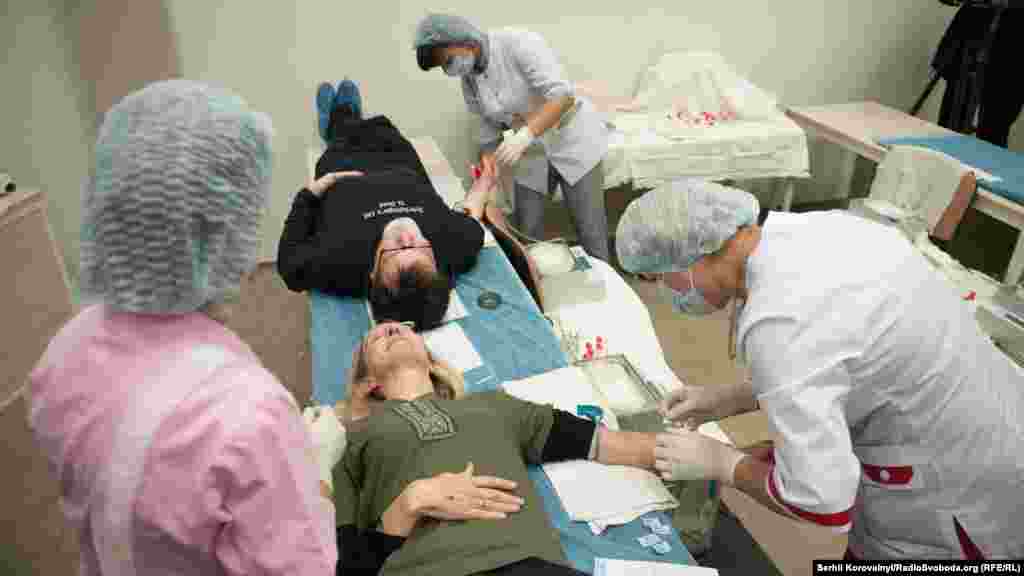 Донором крові для військових також стала виконуюча обов&rsquo;язки Міністра охорони здоров&rsquo;я Уляна Супрун із своїм чоловіком Марком