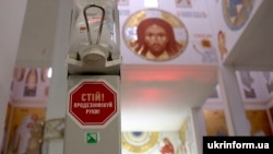 Антисептик у церкві Різдва Пресвятої Богородиці УГКЦ. Львів, 22 березня 2020 року