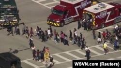 Флоридадагы окуучуларды эвакуациялоо учуру. 14-февраль, 2018-жыл.