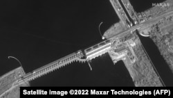 Imagine cu hidrocentrala Kakhovka, aflată pe râul Nipru surprinsă pe 26 februarie 2022.