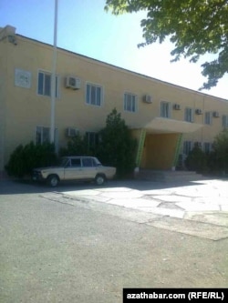 Esasy nebit geçirijiler Müdirliginiň binasy.