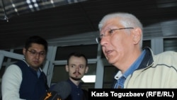 Ratel.kz сайтынын башкы редактору Марат Асипов сот чечимин комментарийлеп жатат. Алматы, 28-май, 2018-жыл.