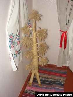 Дідух – необмолочений сніп із жита та пшениці, збережений з обжинків, який як і ялинку, можна прикрасити усім, на що стане уяви та засобів