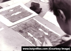 Свідоцтво про народження дівчинки, що збереглося у кишені розстріляного батька. Мідне, Росія. Серпень 1991 року