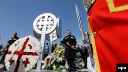 მუხათგვერდის ძმათა სასაფლაოზე პატივს მიაგებენ 2008 წელს დაღუპულ მებრძოლებს