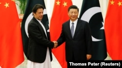 Кытайдын лидери Си Цзиньпин менен Пакистандын премьер-министри Имран Хан (солдо), Бээжин, 2-ноябрь 2018-жыл.