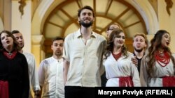 Історія хору «Гомін» почалась у 1988 році. Із 2023 року цей муніципальний колектив є у структурі Львівського органного залу