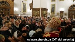 Відзначення Великодня у Святогірській лаврі, яка нині перебуває в користуванні УПЦ (Московського патріархату), 19 квітня 2020 року