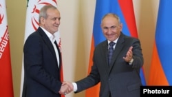 Armenia - Armenian Prime Minister Nikol Pashinian meets Iranian President Masoud Pezeshkian in Yerevan, August 19, 2025.