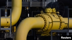 تصویر آرشیف: دستگاه تصفیه نفت 