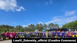 د مې پر ۲۳مه د روسيې او اوکراين د بنديانو د تبادلې منظر.