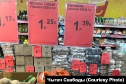 Кошты на гародніну ў адной зь менскіх крамаў, красавік 2025