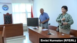 Султанбай Айжигитов жана анын жубайы Гүлзат Жолдошова соттук процессте. 12-сентябрь, 2025-жыл.