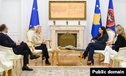 Zyrtarja evropiane në takim me presidenten e Kosovës, Vjosa Osmani.