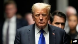 د امريکا پخوانی ولسمشر ډانلډ ټرمپ د مې پر ۳۰مه له عدالتي پرېکړې وروسته خبريالانو ته مخامخ شو.