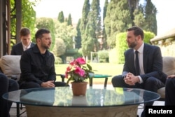 Украинанын президенти Владимир Зеленский менен АКШнын вице-президенти Жей Ди Вэнс Римде жолукту, 18-май, 2025-жыл.