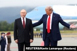Путін Трамп у перші хвилини зустрічі на Алясці, 15 серпня 2025 року