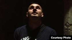 Олега Сенцова (на фото) тримають в колонії в Лабитнангі. За словами Щур, посилки там не приймають місяцями.