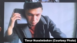 Темірлан Еңсебек сот отырысында. 9 сәуір, 2025 жыл.