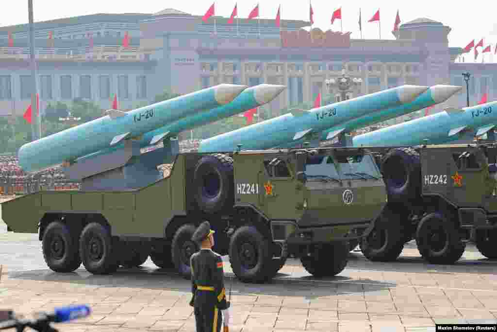 Китай також показав гіперзвукові протикорабельні ракети серії YJ.Портал Defense Express називає китайські ракети ракетами «антиамериканської спрямованості»