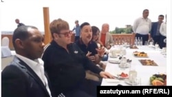 Элтон Джон в Ереване