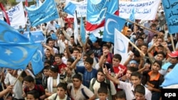 Turkomans demonstrate in Kirkuk in 2006, demanding recognition of their ethnic group's status in the disputed region.