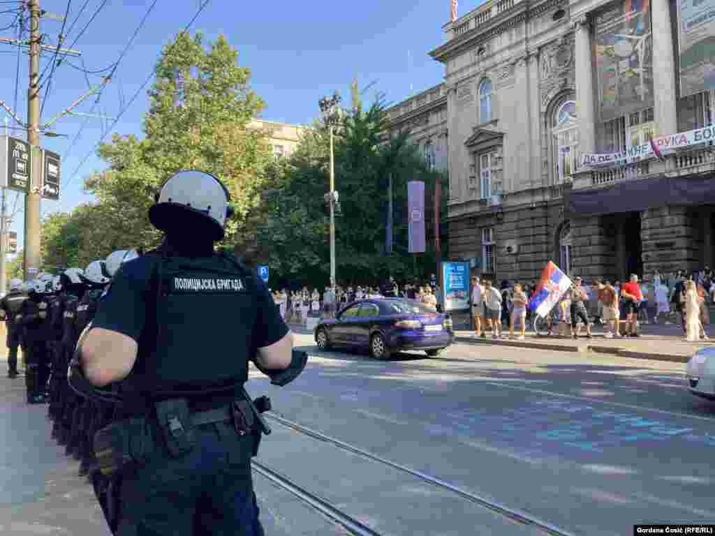 Kao i prethodnih dana protestnih blokada, među prvima je bila blokirana ulica Bulevar kralja Aleksandra (Beograd, 4. jul)