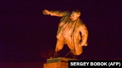 Падіння пам'яника Леніну у Харкові. 28 вересня 2014 року