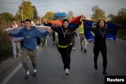 Studentë nga Novi Pazari duke ecur për në Novi Sad, 21 tetor 2025.