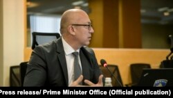 Kryetari i Listës Serbe, njëherësh ministri për Kthim dhe Komunitete në Qeverinë e Kosovës, Goran Rakiq. Fotografi e realizuar gjatë një mbledhjeje të Qeverisë së Kosovës. 