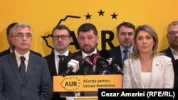 Marius Dorin Lulea (în mijloc), vicepreședinte și fondator AUR, susține că gruparea pe care o conduce va negocia cu PSD și PNL funcții în administrația locală de câte ori va avea prilejul.
