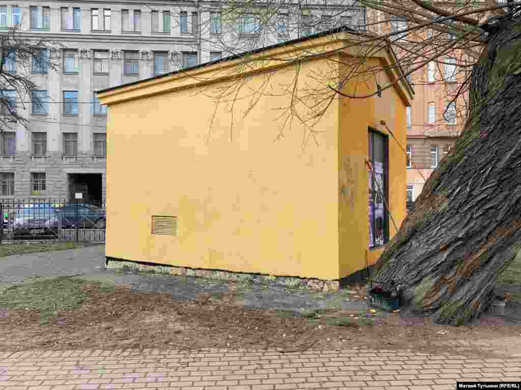 "The beautiful St. Petersburg graffiti with Navalny was quickly painted over. This is how they transform everything 'alive' and beautiful into faceless and 'dead,'" Navalny lawyer Lyubov Sobol said on&nbsp;Twitter.&nbsp;"We have Russia for happiness, they have it for despondency and stagnation."