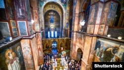 Інтер'єр Софійського собору. Софія Київська – пам’ятка архітектури і живопису часів України-Русі (11-е століття), одна з найголовніших християнських святинь Східної Європи, історичний центр Київської митрополії. Ансамбль Софійського монастиря занесено до спадщини ЮНЕСКО