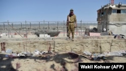 دروازه موسوم به "ابی گیت" میدان هوایی کابل پس از وقوع حمله انتحاری خونین سال ۲۰۲۱