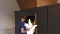 Инклузивна изложба: Види ја сликата преку допир