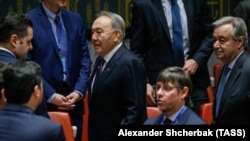 Президент Казахстана Нурсултан Назарбаев (в центре) после заседания Совета Безопасности ООН, посвященного теме нераспространения оружия массового уничтожения. Нью-Йорк, 18 января 2018 года.