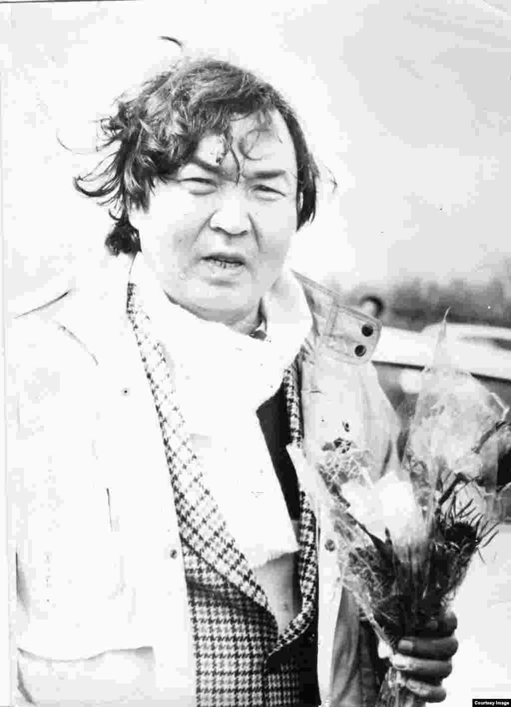 "Невада - Семей" антиядролық қозғалысының жетекшісі Олжас Сүлейменовтің Қарауылға келген бір кезі.&nbsp;