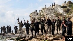 Бойцы правительственных сил, в основном из бывших отрядов «Хайят Тахрир аш-Шам», в провинции Латакия на берегу моря. 10 марта 2025 года