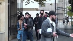 Tələbələr üçün hansı iş yerləri var? - Ofisiant işləyən tələbə danışır