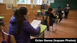 Media anilor de studiu nu va mai conta în admiterea la liceu, începând de anul şcolar viitor. Anunţul a fost făcut luni, 29 august, cu o săptămână înainte de începerea anului şcolar, de către ministrul Sorin Cîmpeanu. 